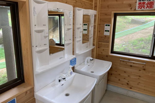 飯地高原自然テント村管理棟下の手洗い場